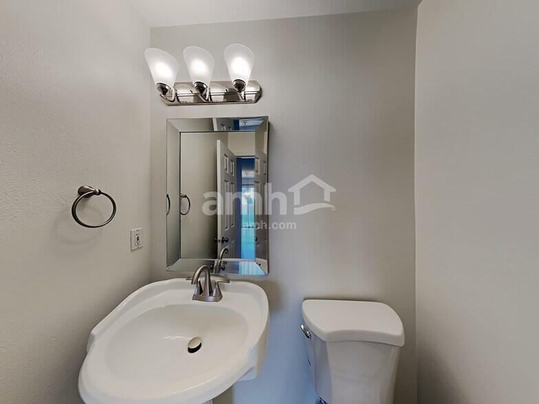 Building Photo - 14915 94th Ave Ct E