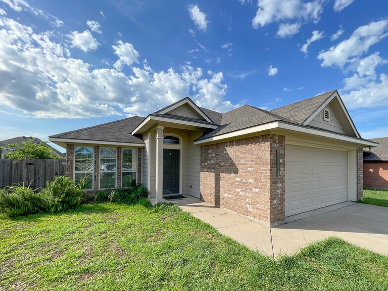 Building Photo - 10304 Walley Way