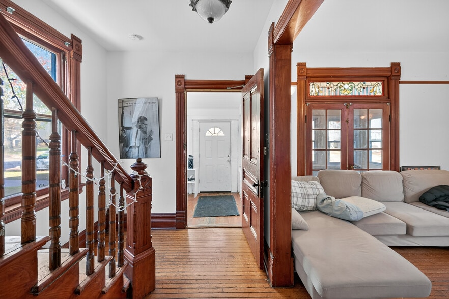 Building Photo - 1112 Garnett Pl