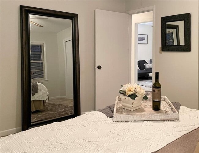 Building Photo - 4457 Frontier Way NE