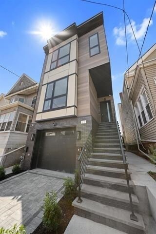 Building Photo - 27 Graham St