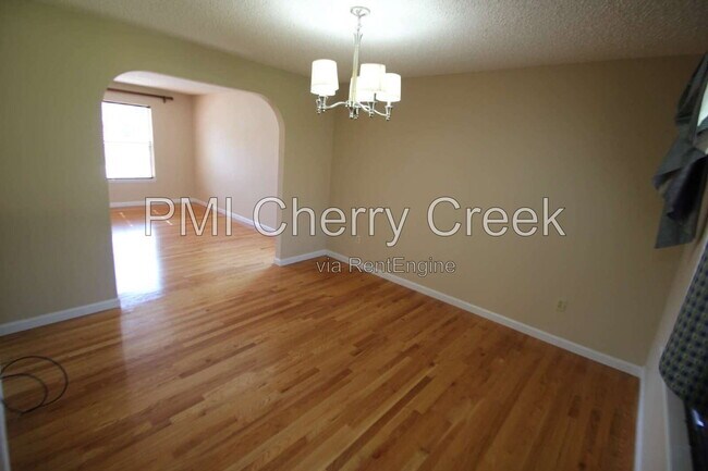 Building Photo - 9800 Foxhill Cir