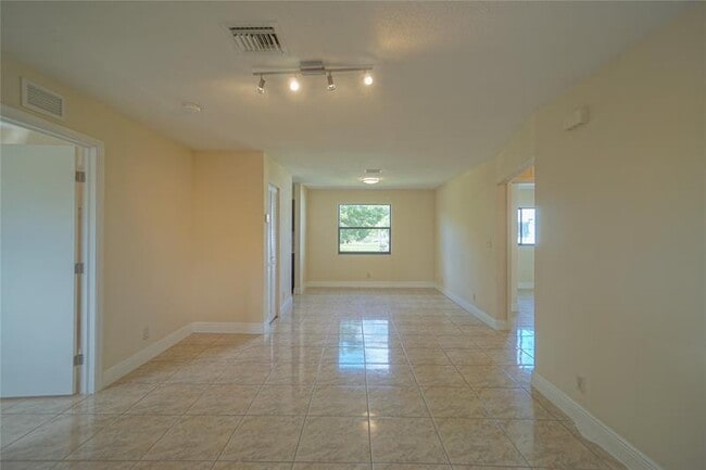 Building Photo - 5720 SW 26th St