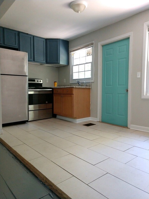 Building Photo - 4207 Dinglewood Ave