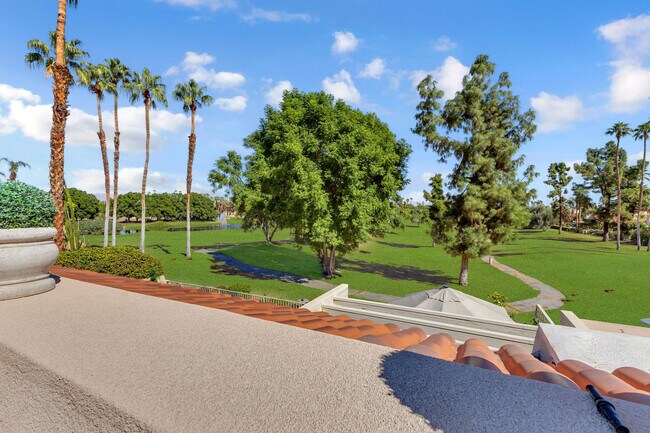 Building Photo - 216 W Kavenish Dr