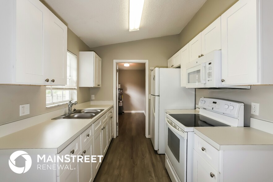 Building Photo - 2400 Timbercreek Loop W