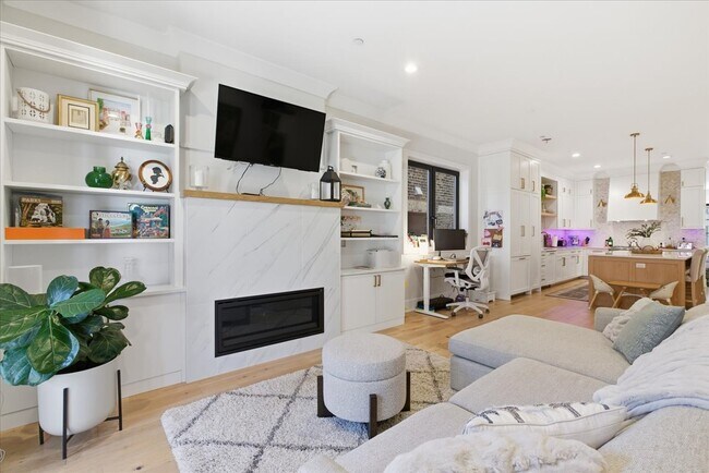 Building Photo - 3219 N Seminary Ave