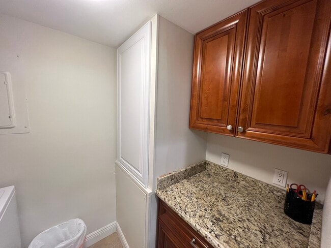 Building Photo - 221 Pine HOV Cir