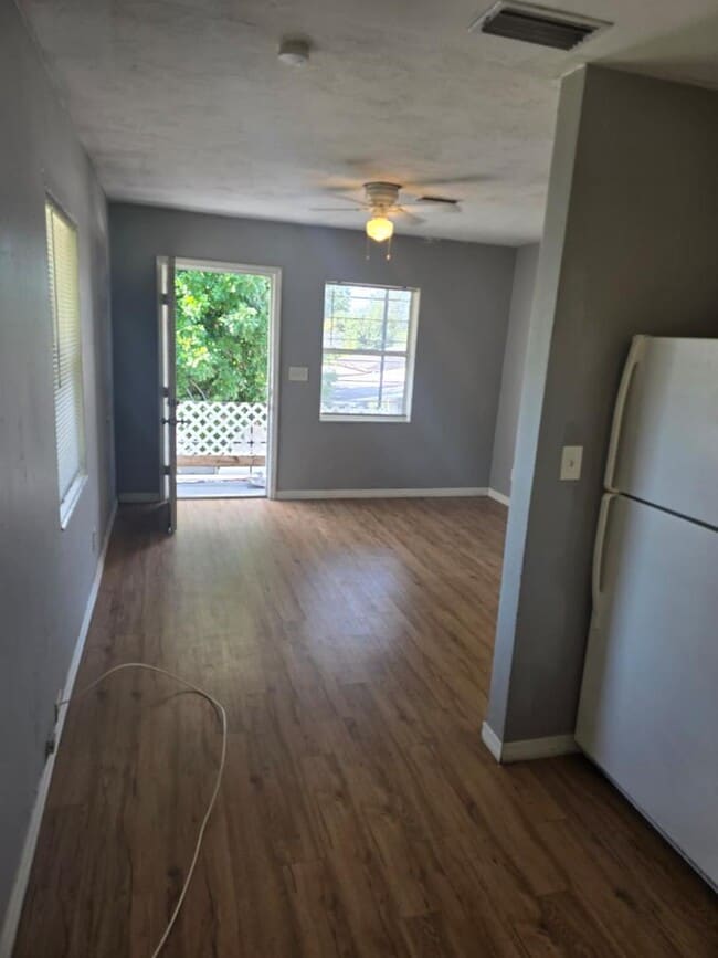 Building Photo - 2544 16th Ave S