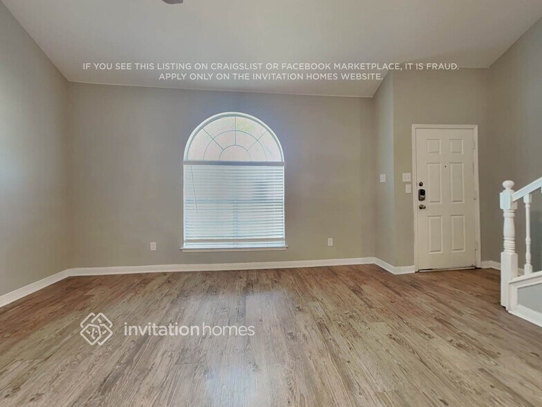 Building Photo - 8820 Chaps Ave