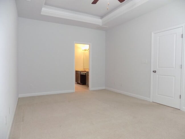 Building Photo - 121 Wineberry Wy