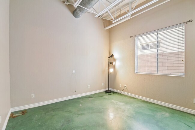 Building Photo - SW!!!  Pool!!! With jets!! Low Maintenance...