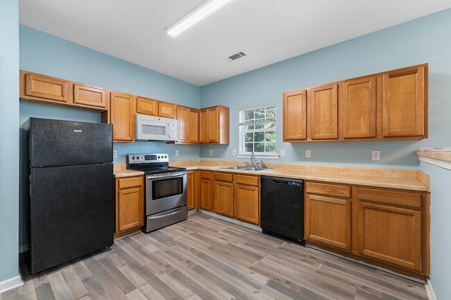 Building Photo - 7679 Creekside Ln