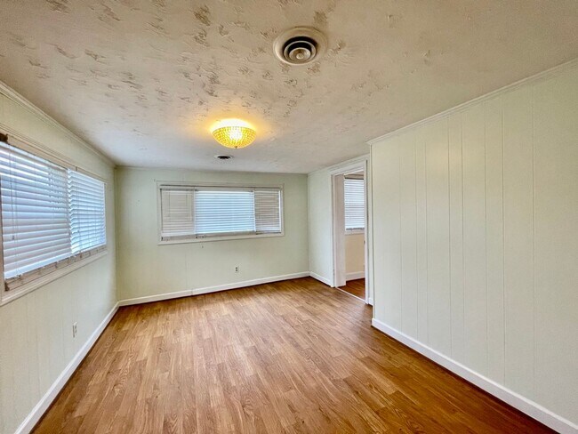 Building Photo - 1109 Smithfield Ave