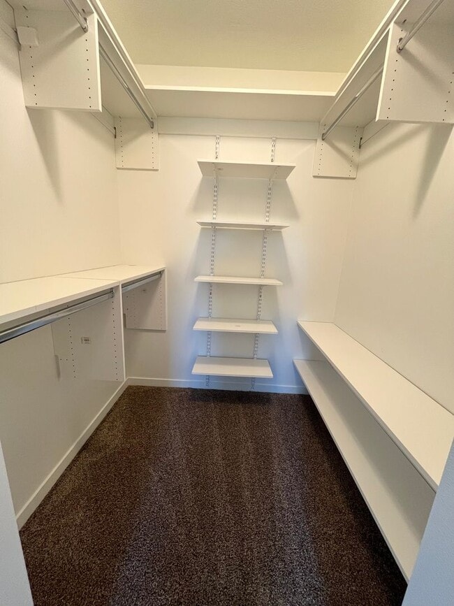 Building Photo - 4 Bed/3.5 Bath with 4 Stall Heated Garage!