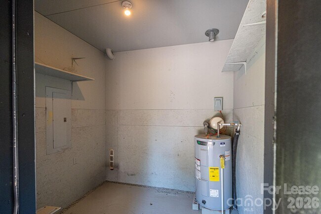Building Photo - 412 Forest Dr