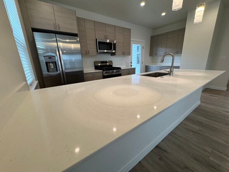 Building Photo - 611 Companion Wy