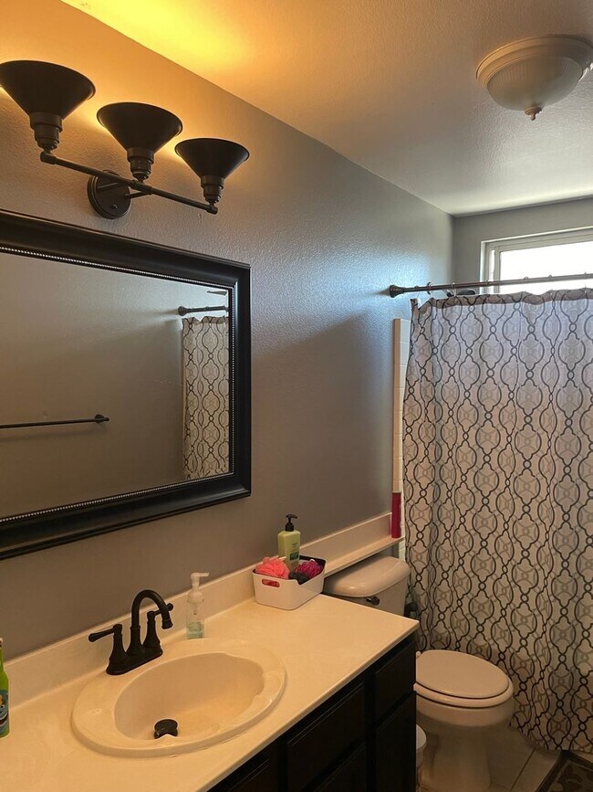 Building Photo - The Seasons Pool Home – 3 Bedroom, 2 Bathr...