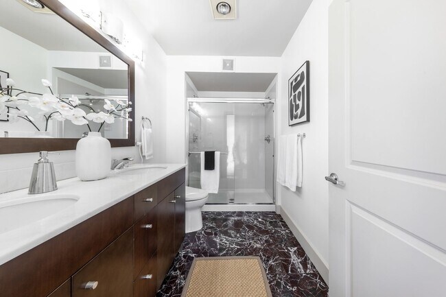 Building Photo - Matae Condominiums - Lower Queen Anne/Bell...
