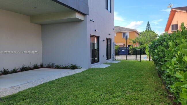 Building Photo - 135 SW 114th Ave