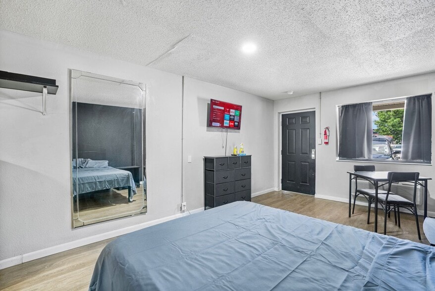 Building Photo - 905 Providence Blvd