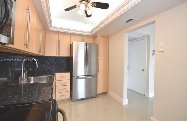 Building Photo - 3701 N Country Club Dr