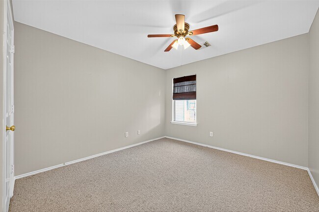 Building Photo - 30 Verbena Bend Pl