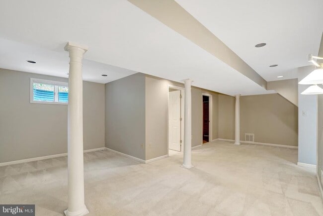 Building Photo - 821 N Latham St