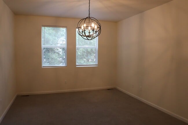 Building Photo - Beautiful Fort Collins 3 Bed, 2.5 Bath Townhome + $200 Off First Months Rent!