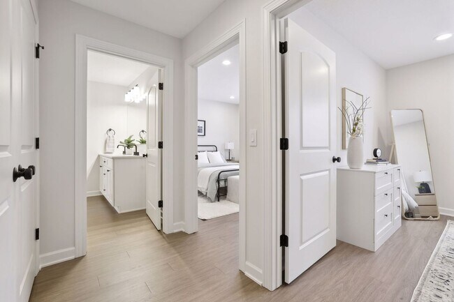 Building Photo - 3 Bedroom Townhome