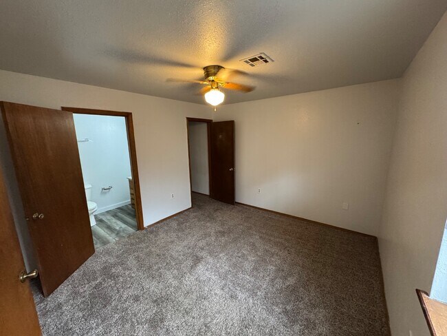 Building Photo - 723 N Vinita Ave