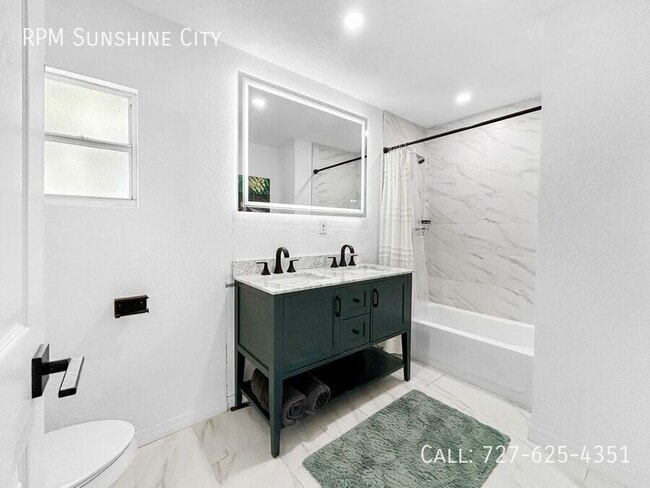 Building Photo - 908 E Cayuga St