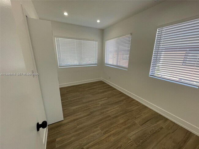 Building Photo - 1051 SW 8th Ave