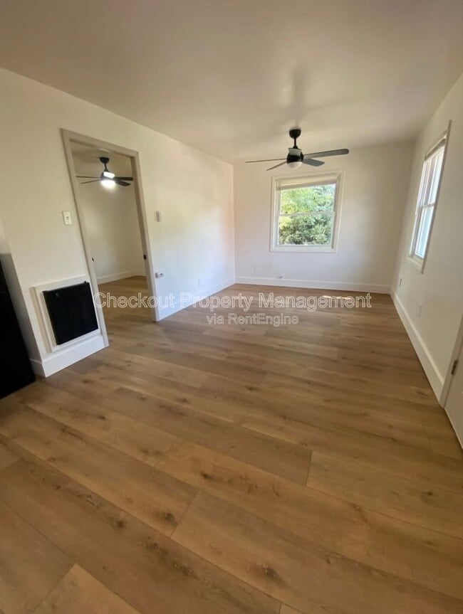 Building Photo - 120 Bellerive Blvd