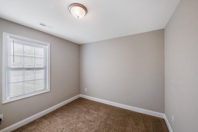 Building Photo - 912 Joyner St