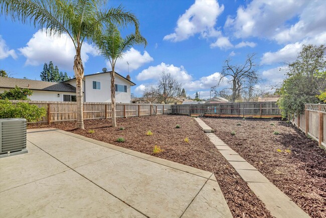 Building Photo - BRAND NEW 2 BED, 1 BATH WITH HUGE YARD AND...