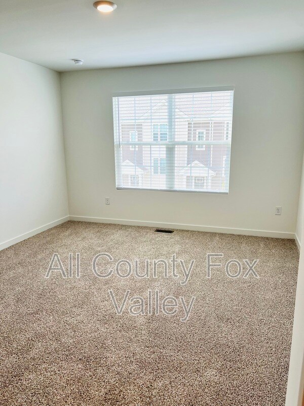 Building Photo - 879 Briar Gln Ct
