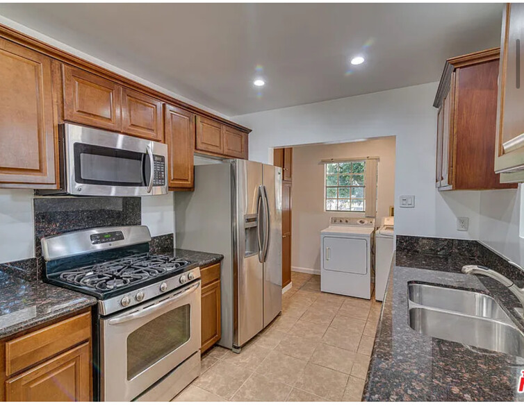 Building Photo - 4833 Alcove Ave