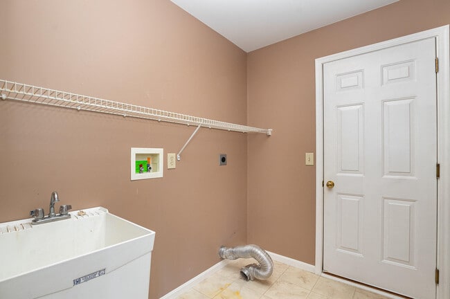Building Photo - 7393 Maybury Ct