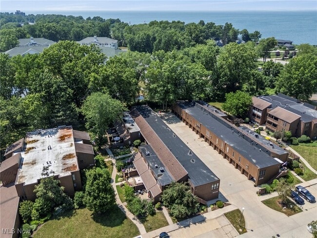 Building Photo - 33803 Electric Blvd