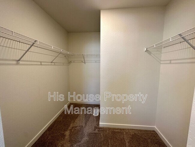 Building Photo - 3908 Canoe St