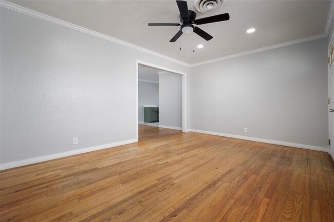 Building Photo - 906 NW 46th St