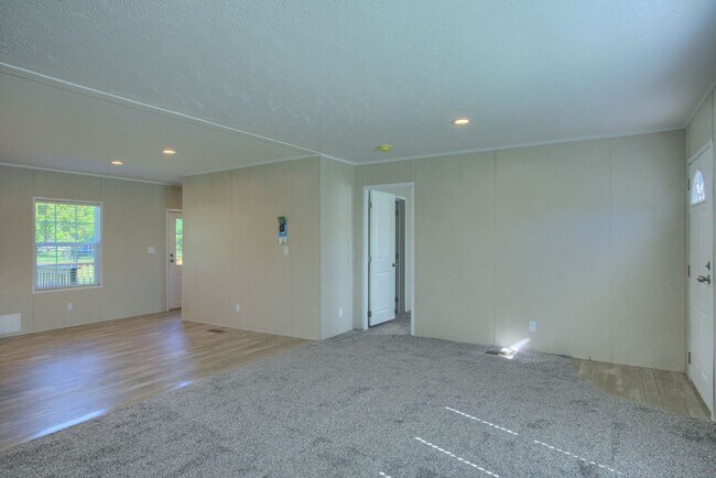 Building Photo - 1118 Old Tar Landing Rd