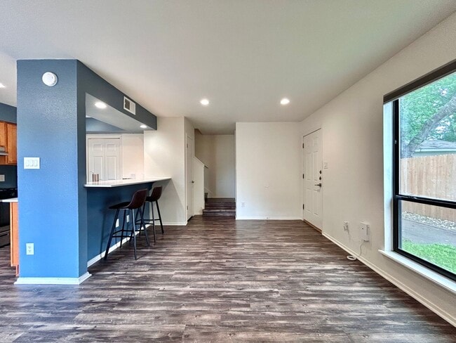 Building Photo - 6005 Cougar Dr
