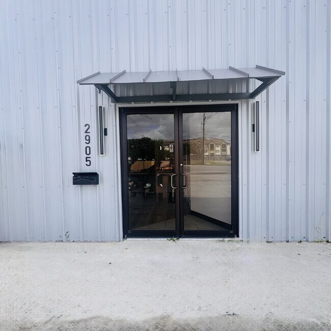 Building Photo - 2905 Nederland Ave