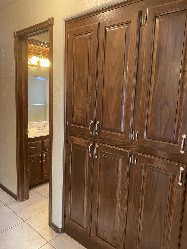 Building Photo - 617 Allison Ln