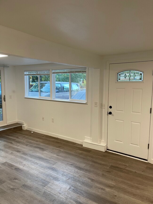 Building Photo - 5390 SW Main Ave