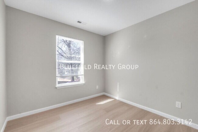 Building Photo - 253 Woodruff St
