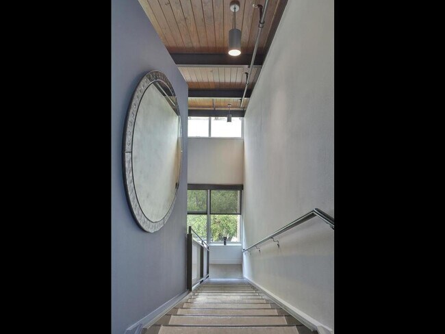 Building Photo - 2205 N Lamar Blvd