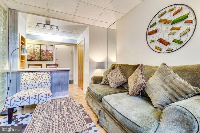 Building Photo - 1111 Arlington Blvd